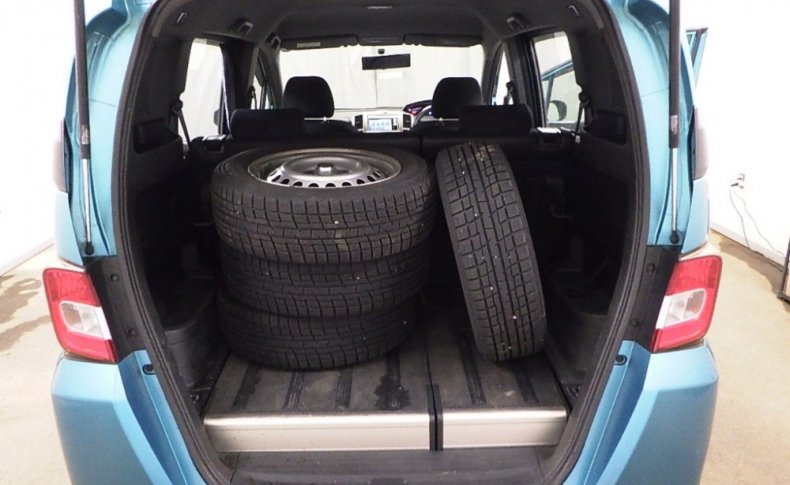 HONDA FREED SPIKE 4WD C 2010