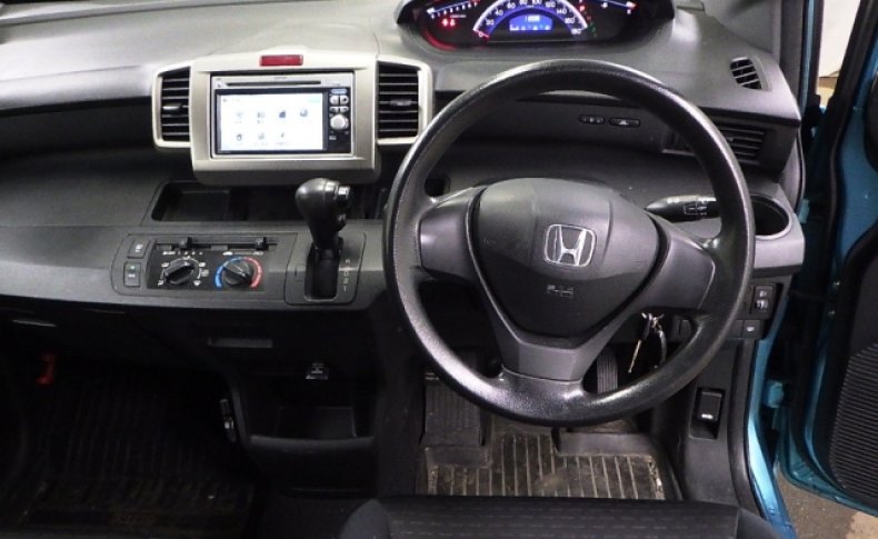 HONDA FREED SPIKE 4WD C 2010