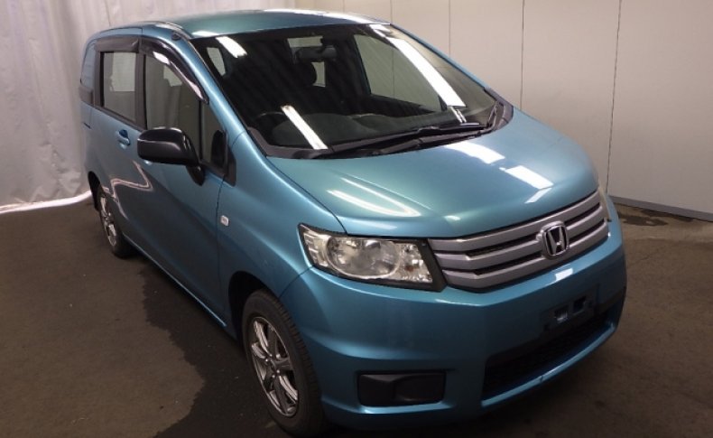 HONDA FREED SPIKE 4WD C 2010