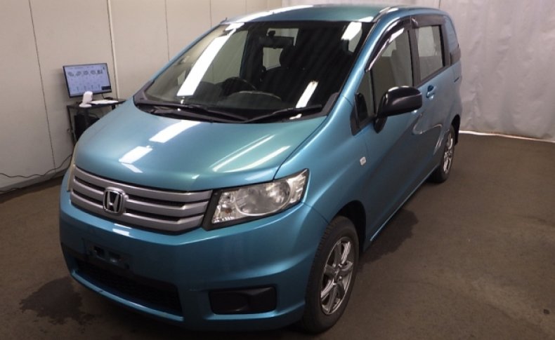 HONDA FREED SPIKE 4WD C 2010