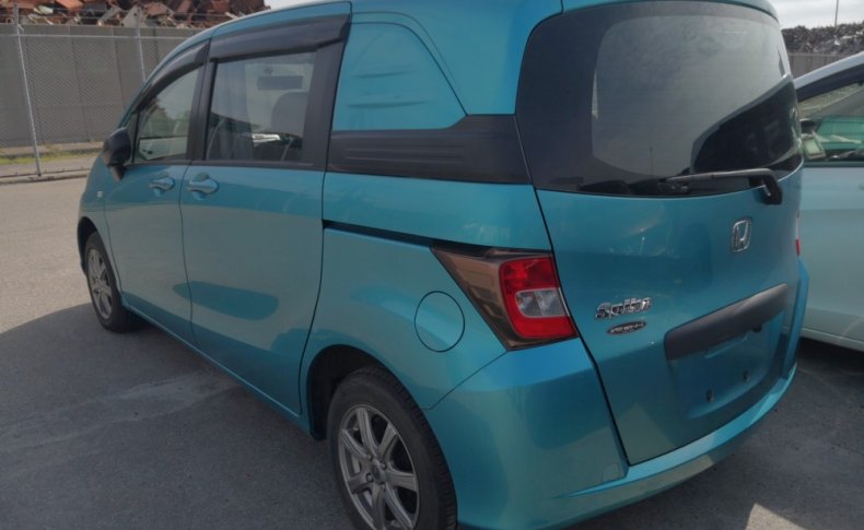 HONDA FREED SPIKE 4WD C 2010