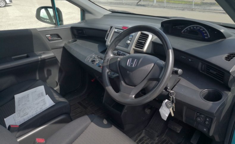 HONDA FREED SPIKE 4WD C 2010