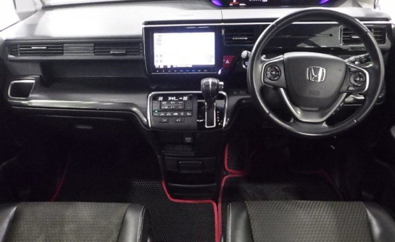 HONDA STEPWGN COOL SPIRIT 7 SEATS 2016