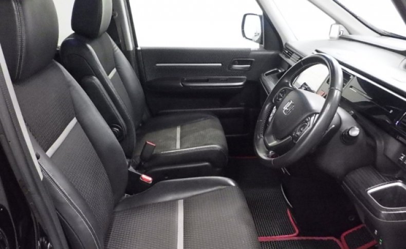 HONDA STEPWGN COOL SPIRIT 7 SEATS 2016