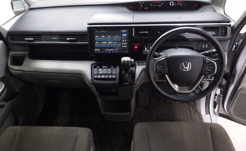 HONDA STEPWGN G 7seats 2015