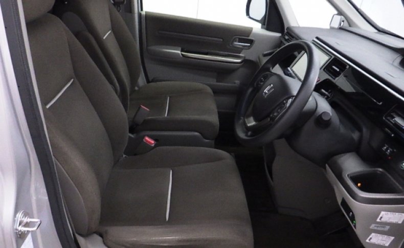 HONDA STEPWGN G 7seats 2015