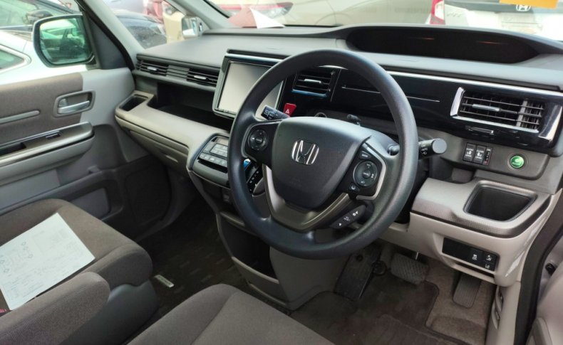 HONDA STEPWGN G 7seats 2015