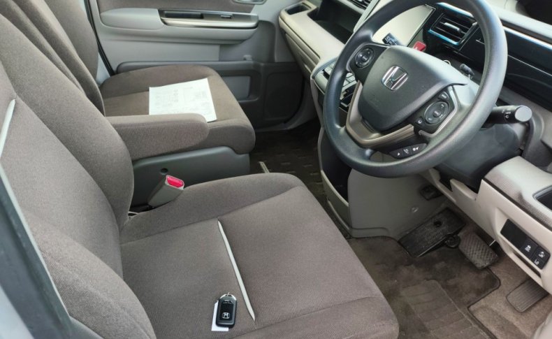 HONDA STEPWGN G 7seats 2015