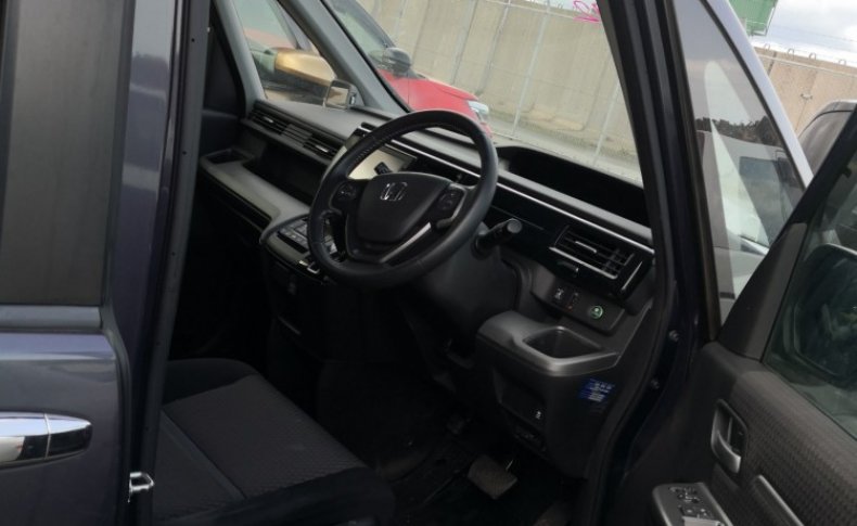 HONDA STEPWGN 8seats 2015