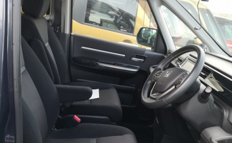 HONDA STEPWGN 8seats 2015