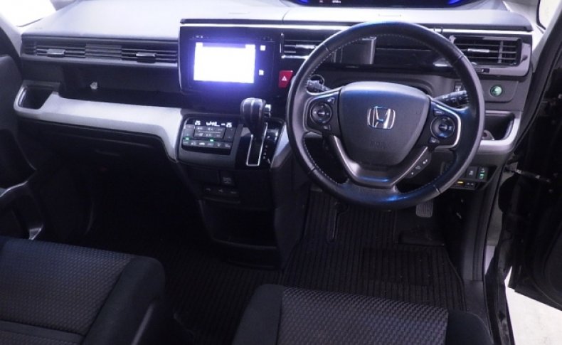 HONDA STEPWGN 7 seats 2015