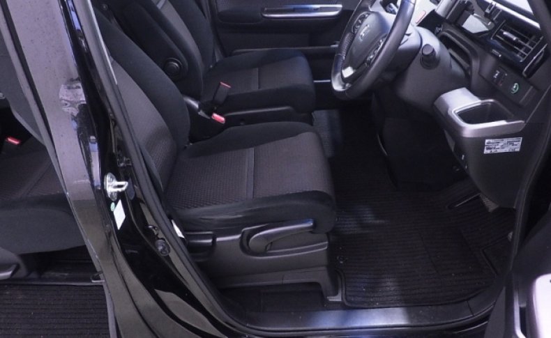 HONDA STEPWGN 7 seats 2015