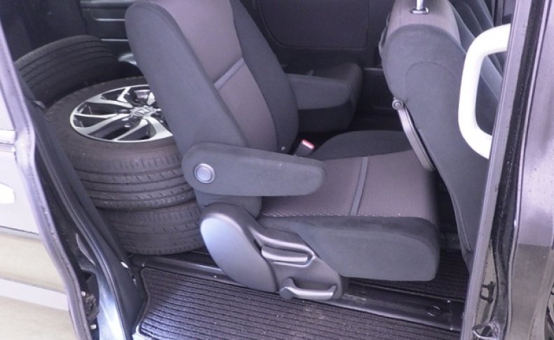 HONDA STEPWGN 7 seats 2015