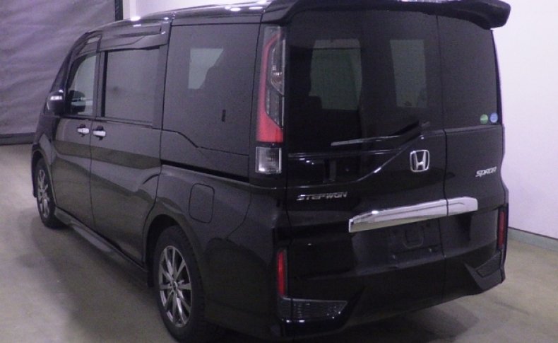 HONDA STEPWGN 7 seats 2015