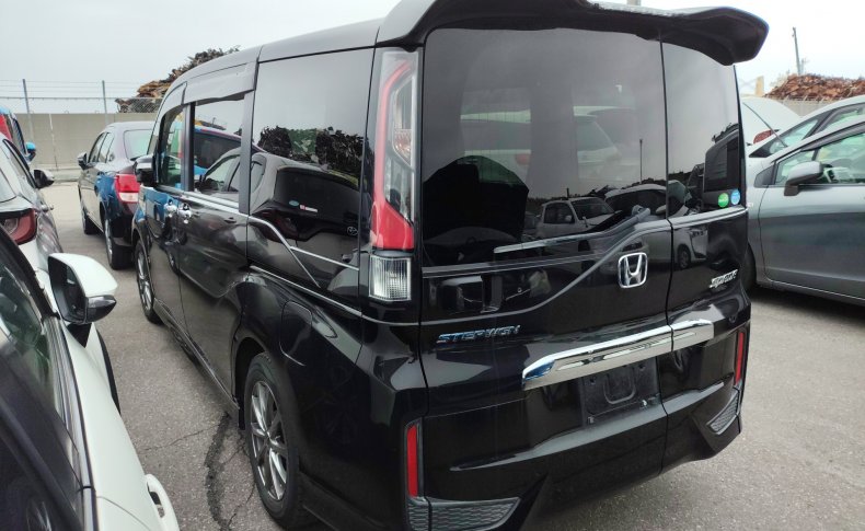 HONDA STEPWGN 7 seats 2015
