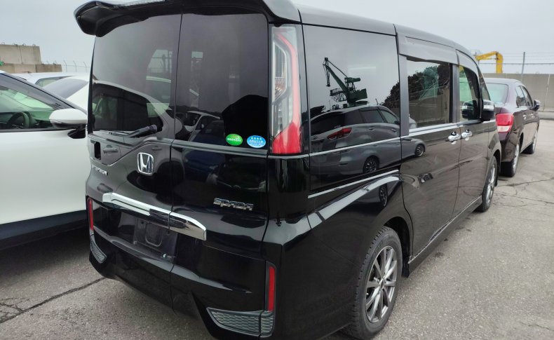 HONDA STEPWGN 7 seats 2015