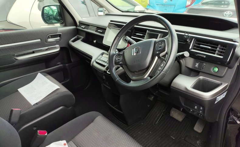 HONDA STEPWGN 7 seats 2015
