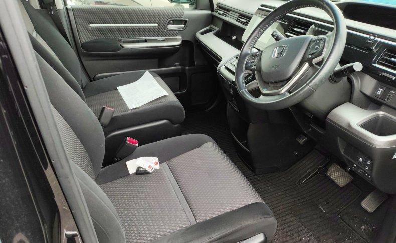 HONDA STEPWGN 7 seats 2015