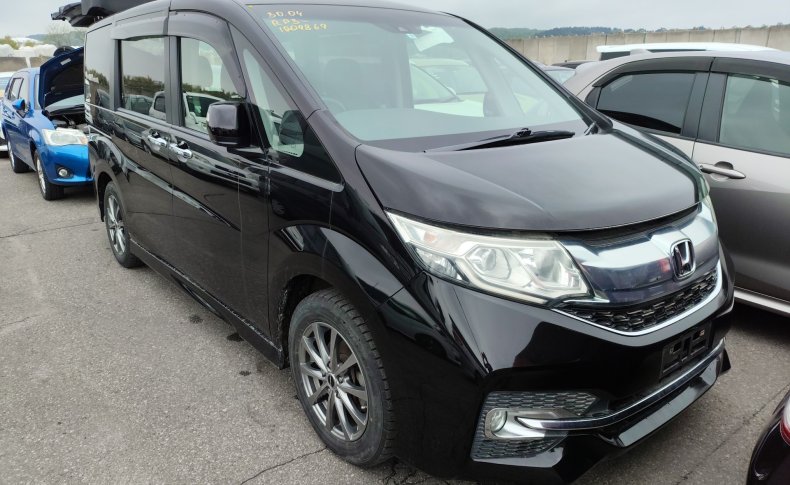 HONDA STEPWGN 7 seats 2015