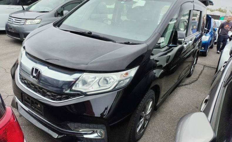 HONDA STEPWGN 7 seats 2015