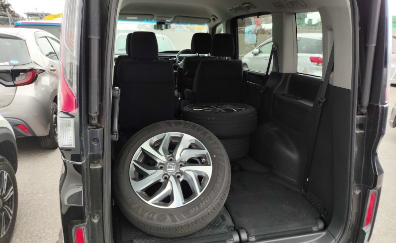 HONDA STEPWGN 7 seats 2015