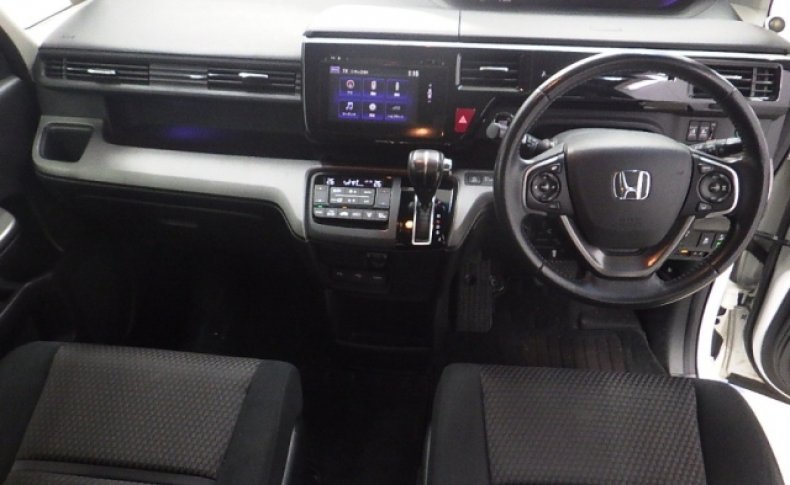 HONDA STEPWGN 7 Seats 2015
