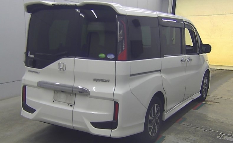 HONDA STEPWGN 7 Seats 2015