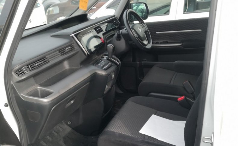 HONDA STEPWGN 7 Seats 2015
