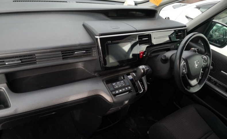 HONDA STEPWGN 7 Seats 2015