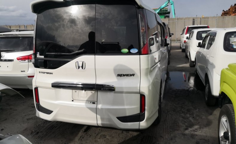 HONDA STEPWGN 7 Seats 2015