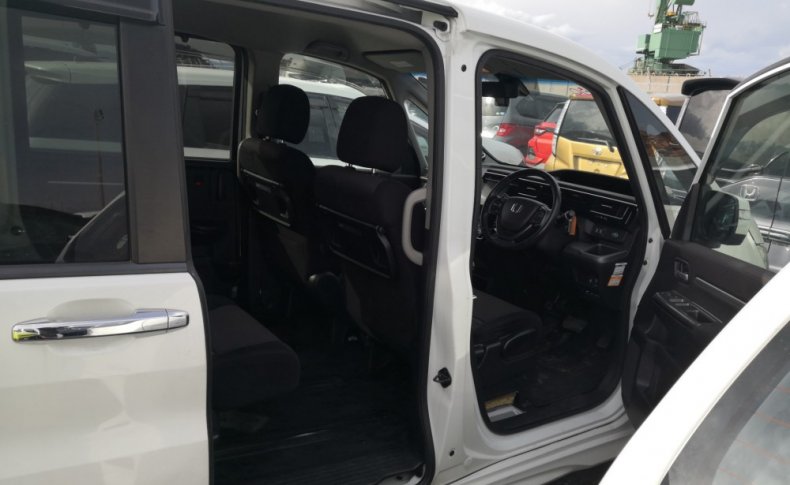 HONDA STEPWGN 7 Seats 2015