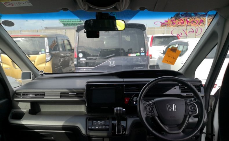 HONDA STEPWGN 7 Seats 2015