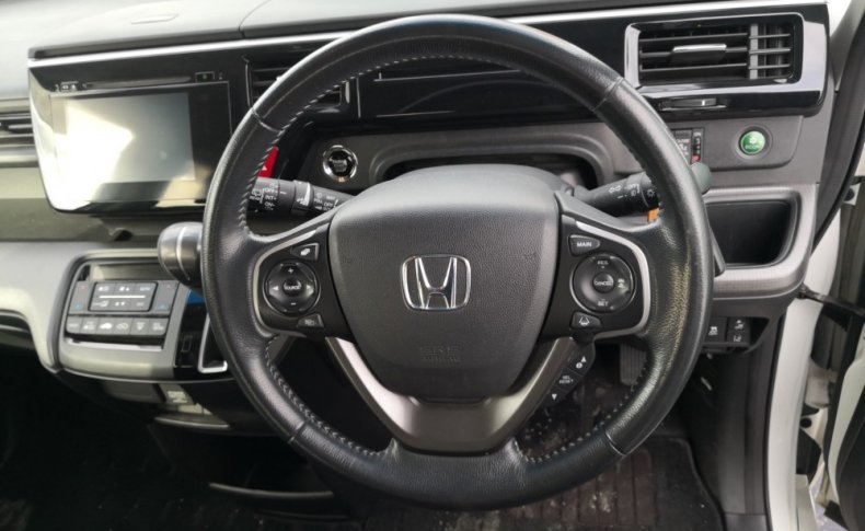 HONDA STEPWGN 7 Seats 2015
