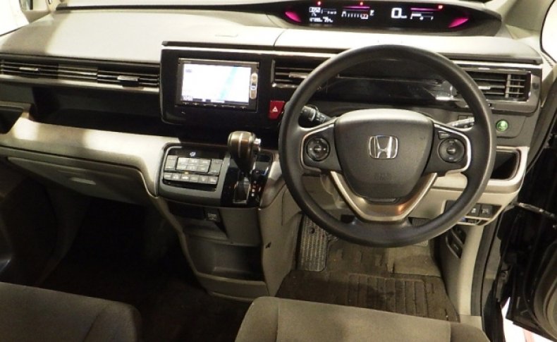 HONDA STEPWGN G 7seats 2015