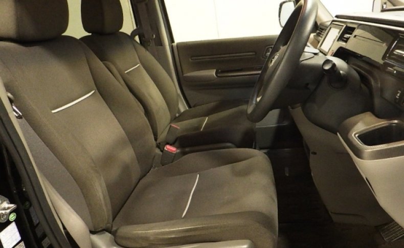 HONDA STEPWGN G 7seats 2015
