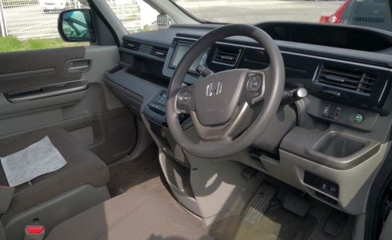 HONDA STEPWGN G 7seats 2015