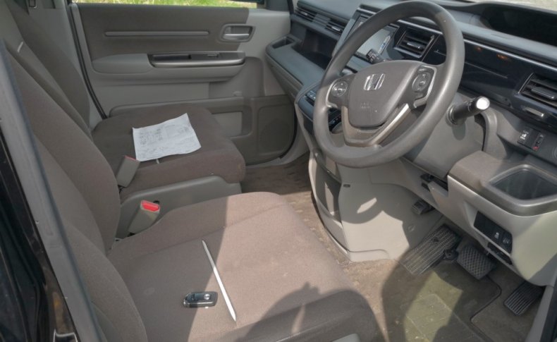 HONDA STEPWGN G 7seats 2015