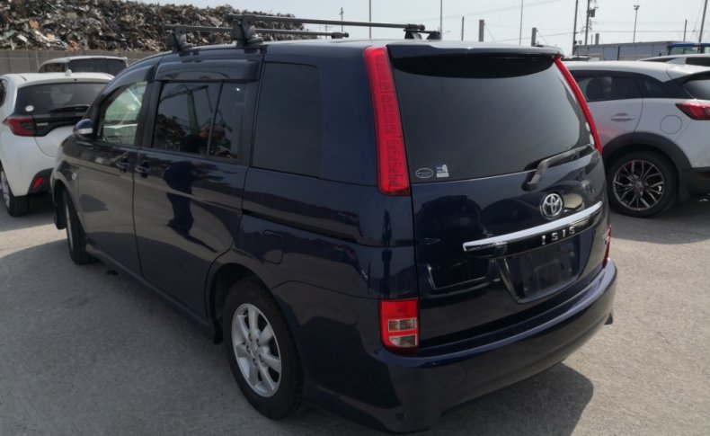 TOYOTA ISIS Platana 2011