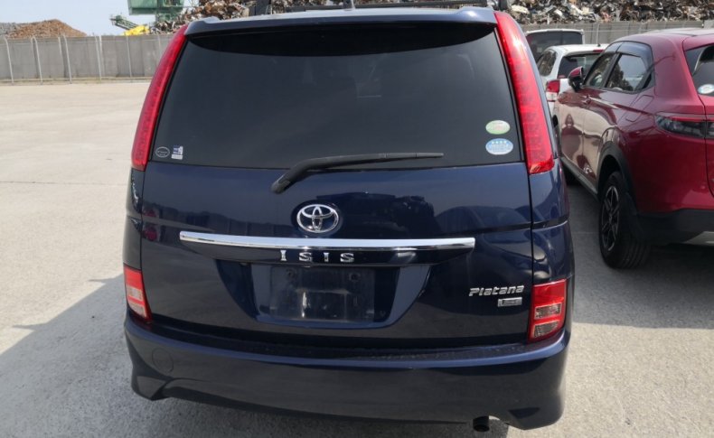 TOYOTA ISIS Platana 2011