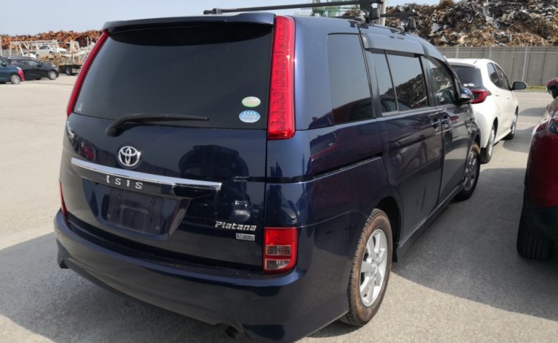 TOYOTA ISIS Platana 2011