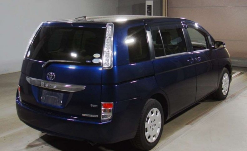 TOYOTA ISIS  2011
