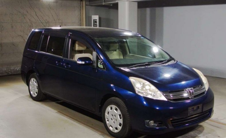 TOYOTA ISIS  2011