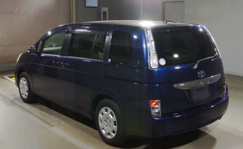 TOYOTA ISIS  2011