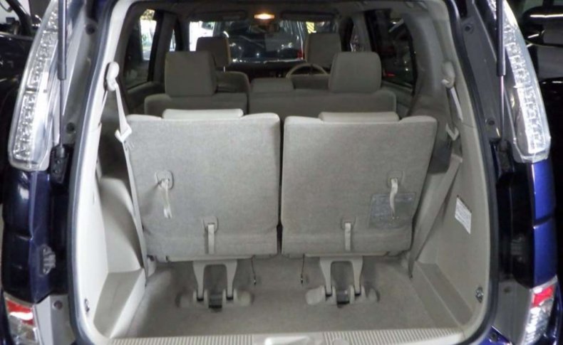 TOYOTA ISIS  2011