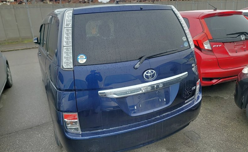 TOYOTA ISIS  2011