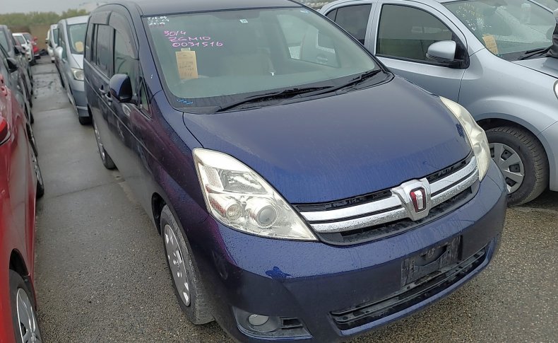 TOYOTA ISIS  2011