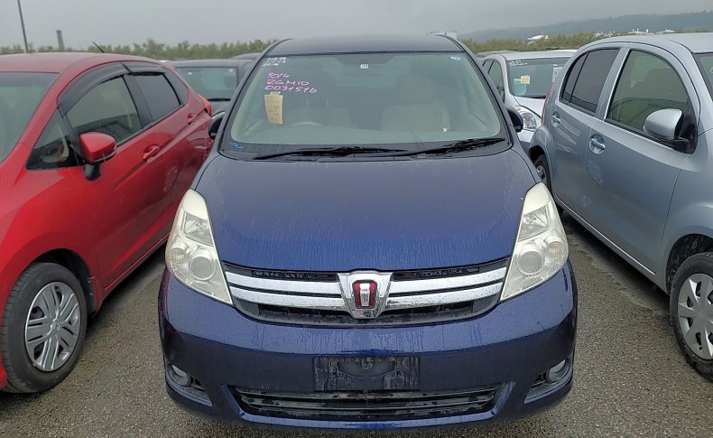 TOYOTA ISIS  2011