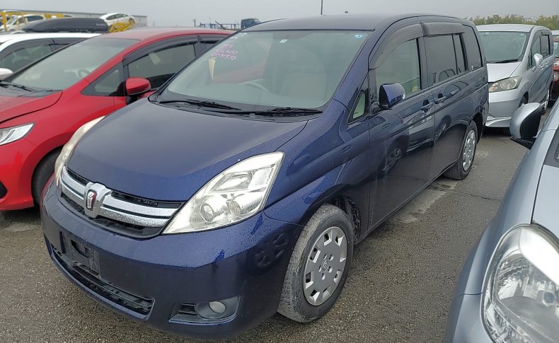 TOYOTA ISIS  2011