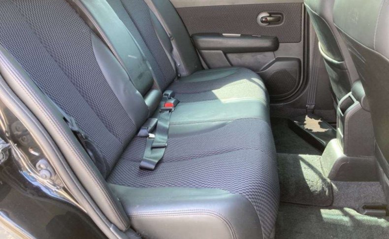 NISSAN TIIDA 15M SV Plus 2011
