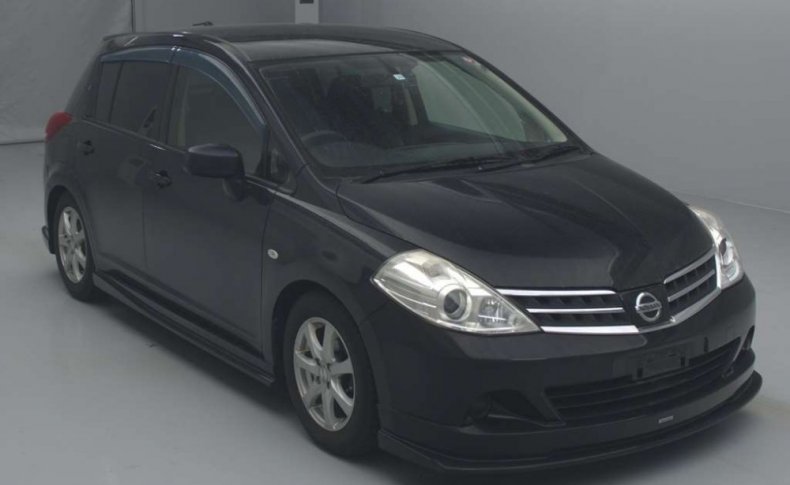 NISSAN TIIDA 15M SV Plus 2011